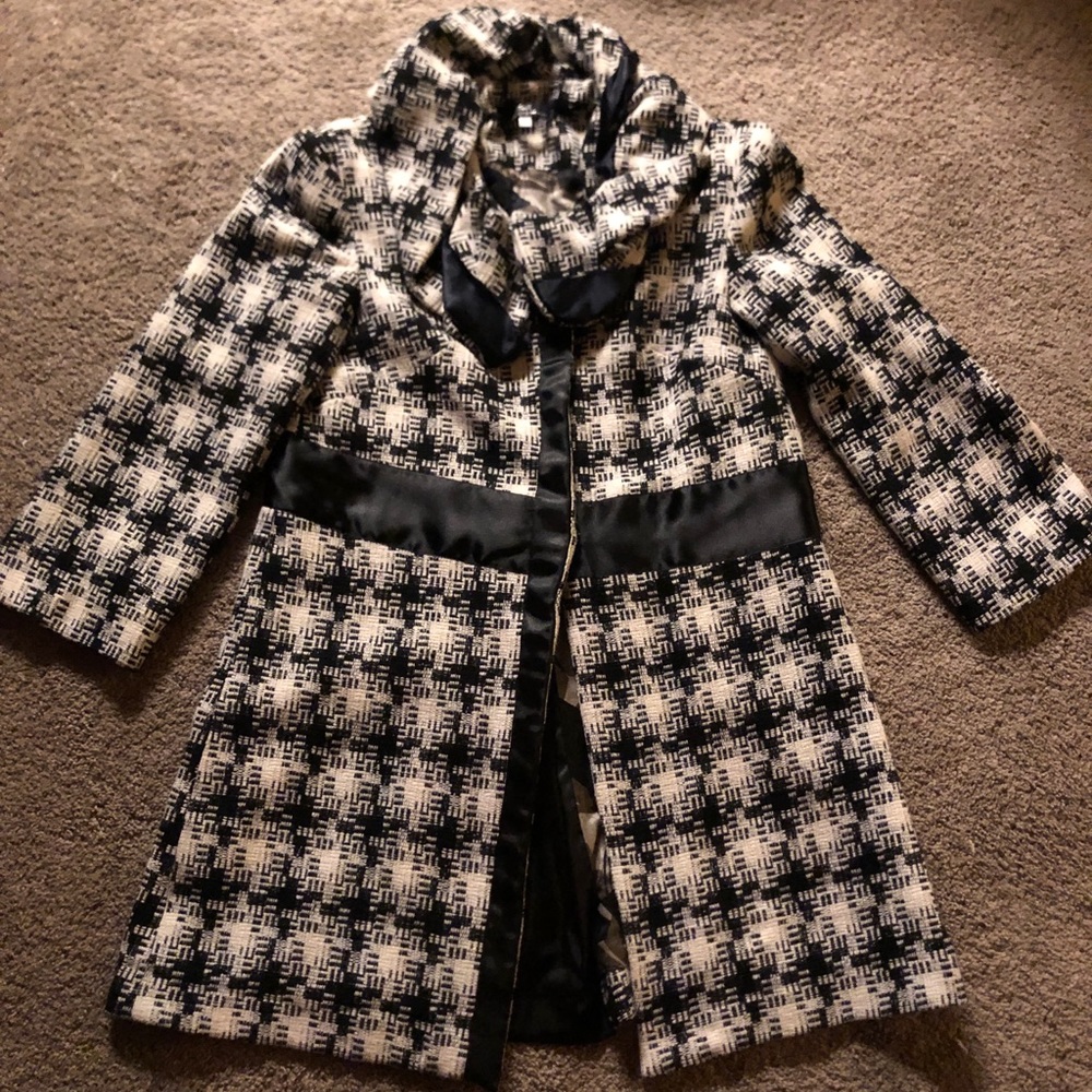 Kaitlyn Thomas black & off-white coat-S